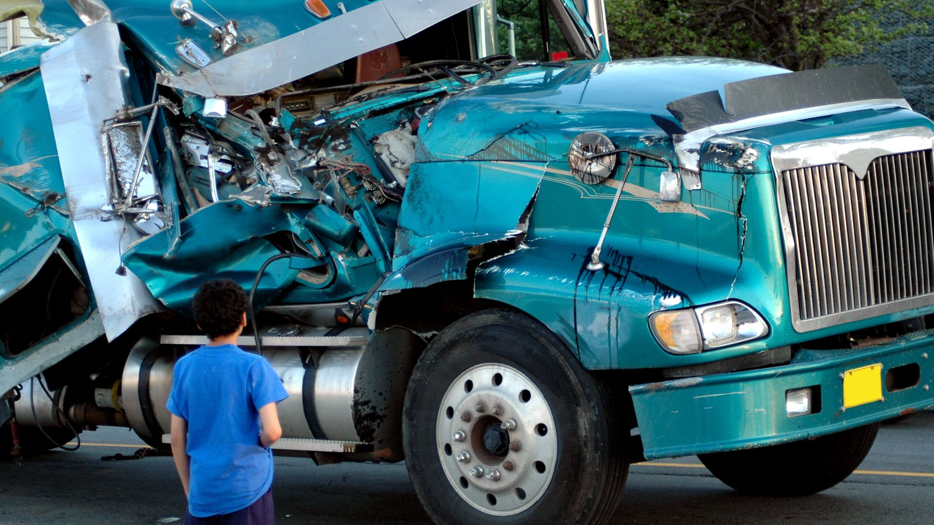 What To Do After a Semi Truck Crash in Meridian, Idaho image